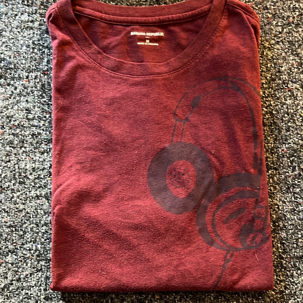 Banana Republic 1978 Headphone T-Shirt burgundy Medium